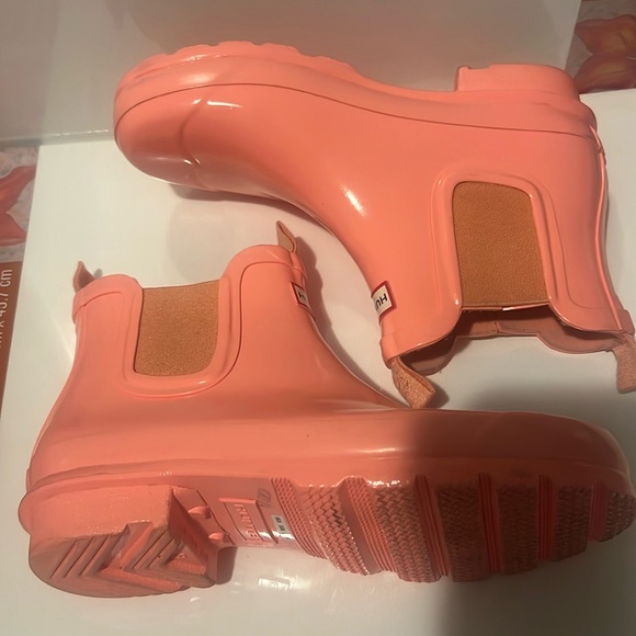 Hunter boots, Girls szUS 4B/5G peach/pink in color - Picture 2 of 6